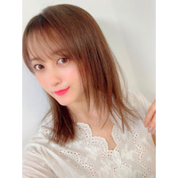 小松彩夏のストレートヘア＆ナチュラルメイクにファン「可愛すぎ」！ 画像
