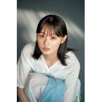 乃木坂46の4期生・遠藤さくらが表紙に登場！センチメンタルな美麗ロンググラビア 画像