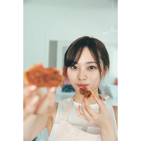 乃木坂46・梅澤美波1st写真集が1万部の発売前重版決定！累計11万部でスタート！ 画像