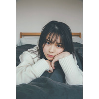 櫻坂46・森田ひかるがグラビアに登場！無防備な寝起きやホットパンツ姿も！ 画像