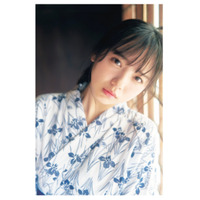 日向坂46・齊藤京子、1st写真集の裏表紙4種＆秋本康の帯コメ公開に！ 画像