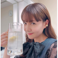 トリンドル玲奈、レモンサワーの乾杯カット公開！「一緒に飲みたい」「何の番組？」の声多数 画像