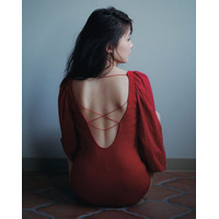 久間田琳加、貴重な美背中カットSNSで公開……スタイルブック重版で 画像