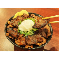 “焦がしハラミ”が香ばしい!「伝説のすた丼屋」から「特選W牛焼肉丼」が発売! 画像