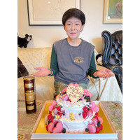 美川憲一、75歳誕生日迎え「まだまだしぶとく。生きてやるわよ～」 画像