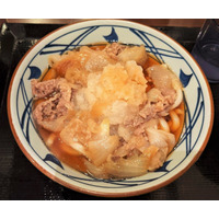 歴代“冷やしうどん”で人気NO.1! 丸亀製麺「鬼おろし肉ぶっかけ」を実食! 画像