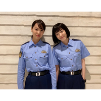 戸田恵梨香＆永野芽郁、警察官姿で寄り添うオフショット解禁！新ドラマ『ハコヅメ』 画像