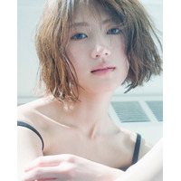 元乃木坂46・若月佑美、2nd写真集の表紙3種が公開に！お気に入り黒ワンピの肌見せカットも！ 画像