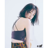 堀未央奈、雑誌連載で思わず見とれる美背中コーデ 画像