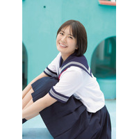 乃木坂46・清宮レイ、日向坂46・山口陽世ら、みずみずしい「制服姿」を披露! 画像