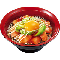 すき家、新商品「アボカドユッケサーモン丼」発売 画像