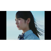日向坂46・上村ひなのの初センター楽曲「何度でも何度でも」MV公開！ 画像