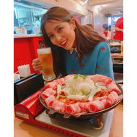 石川恋、久しぶりの外食は「やっぱり最高」……プライベート写真に「一緒に食べたい」の声 画像