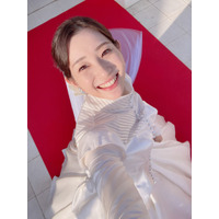 足立梨花、ウエディングドレス姿で幸せ過ぎる自撮り公開！ 画像