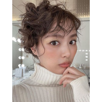 内田理央、パーマヘアで雰囲気ガラリ！イメチェンショットが好評 画像