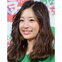 足立梨花、ミニスカテニスウエアの特訓動画公開！美しすぎるスイングに注目集まる 画像