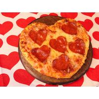 ドミノ・ピザからバレンタイン限定のキュートな「ラブロニピザ」登場 画像