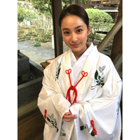 平祐奈の巫女姿にファンから反響「毎日参詣に行きたくなります」の声 画像