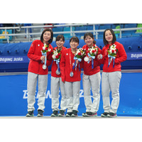 日本カーリング女子、悔しい銀メダルもネットは拍手喝采「感動をありがとう」 画像
