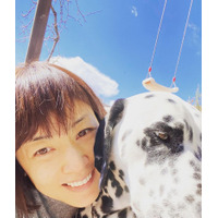 高岡早紀、愛犬とのすっぴんプライベートショット公開！「綺麗!!」「素敵すぎ」 画像