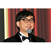 “朝ドラ俳優”おいでやす小田が演じる酒屋の森岡は62歳！？華丸・大吉ダメ出し連発「姿勢良すぎる、元気すぎる」 画像