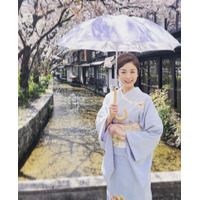 高岡早紀、京都の桜をバックに和服美人ショット！「素敵すぎ」「とても上品」の声 画像