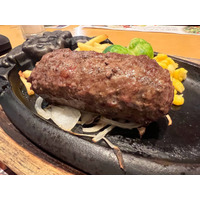 塩で食べる俵型「炭焼き黒毛和牛ハンバーグ」が絶品…ブロンコビリー 画像
