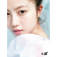 今田美桜、頬から唇まで貴重な美肌接写カットを披露 画像