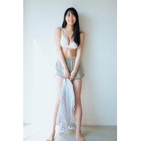 ミスマガジン・大槻りこ、スレンダーな究極ボディ見せるセクシーグラビア！ 画像