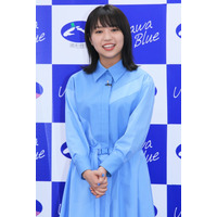 大原優乃、“青空”をイメージしたブルーのドレス姿を披露！浦和競馬をアピール 画像