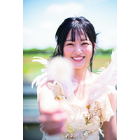 櫻坂46・原田葵、『blt graph.』で卒業メモリアルグラビア！美しさ全開の純白ドレス姿披露 画像