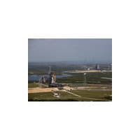 2機のスペースシャトルが発射台に！NASA、移動する「エンデバー」の動画を公開 画像
