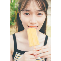 櫻坂46・守屋麗奈、アイスキャンディを可愛くペロり 画像