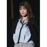 【TGC 2022 A/W】生見愛瑠がミニスカ＆ブーツスタイルで登場、会場の盛り上がりに笑顔 画像