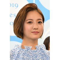 伊藤千晃、ミニスカ×ニーハイブーツ披露！ファン「最強」「昔を思い出す」 画像