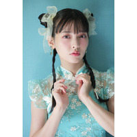 美人声優・上坂すみれ、2nd写真集表紙が公開！キュートなチャイナ服姿の先行カットも 画像