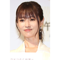 深田恭子、2023年カレンダー発売発表！テーマは「深田恭子×犬」 画像