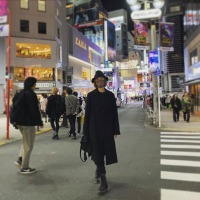 高岡早紀、全身ブラックコーデのプライベートショット公開！渋谷の夜に溶け込むクールな姿に反響 画像