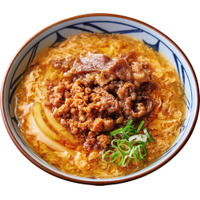 丸亀製麺から新作「肉がさね玉子あんかけうどん」登場 画像