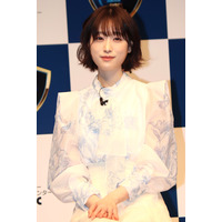 高橋ひかる、“清涼感ある”白のシースルーコーデでイベントに登壇！ 画像