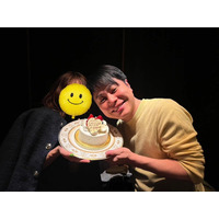 ノンスタイル・井上裕介、年下妻と仲良く顔を寄せ合ったラブラブショット公開！ 画像