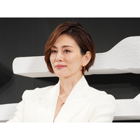 米倉涼子、ドレスアップ姿に「キレイすぎ」「お似合いです」と反響 画像