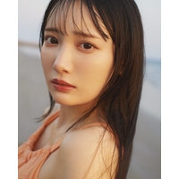 ≠ME・鈴木瞳美、1st写真集からイメージカット公開！タイで見せたアンニュイな表情 画像