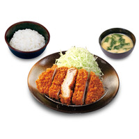 松のや「ロースミルフィーユかつ」が復活！今回は10層重ねに 画像
