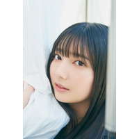 日向坂46 四期生・竹内希来、黒ワンピで17歳と思えない大人の表情魅せる！ 画像