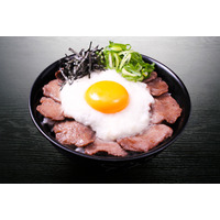 情熱のすためしどんどんが期間限定で「牛タンとろろ月見丼」を販売 画像
