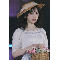 AKB48・小栗有以、ガーリースタイルで会場を魅了 画像