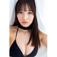 Peel the Apple・黒嵜菜々子、甘い雰囲気漂うセクシー水着グラビア披露！ 画像