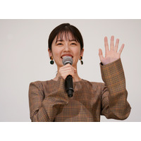 小芝風花、成田凌の奇行に戦慄「怖い！何か祓ってる！」 画像