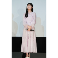 乃木坂46・久保史緒里、1st写真集『交差点』発売日に店舗訪問 画像